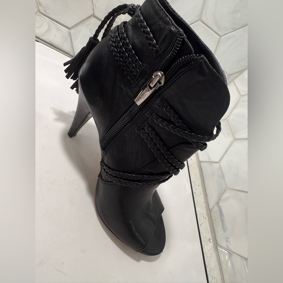 Vince Camuto Black Leather ASTAN Booties Peep Toe Tassel Size 5.5 Stiletto - Picture 3 of 10